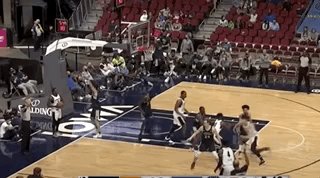 乐鱼体育登陆入口-曾凡博G联赛首秀从防守做起 渡边雄太是他的榜样