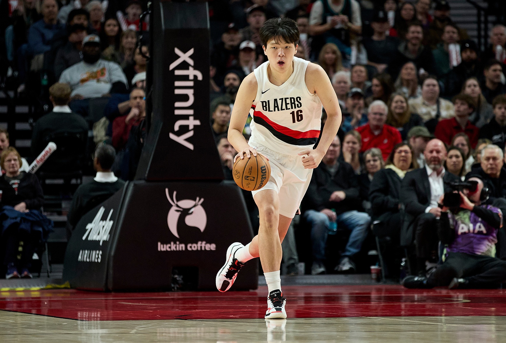 乐鱼体育登陆入口-7天6赛！杨瀚森工作室：追赶太阳的人继续冲 奔波是未来的勋章